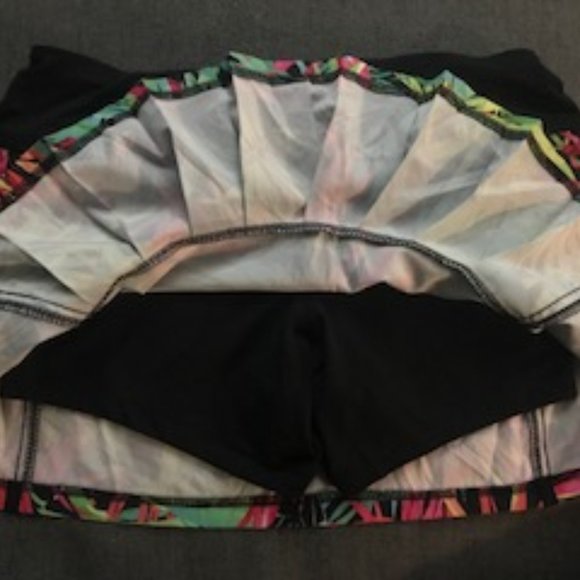 Fabletics running skirt/shorts - Picture 3 of 3